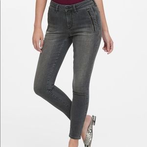 Curvy mid-rise skinny zip-pocket jeans